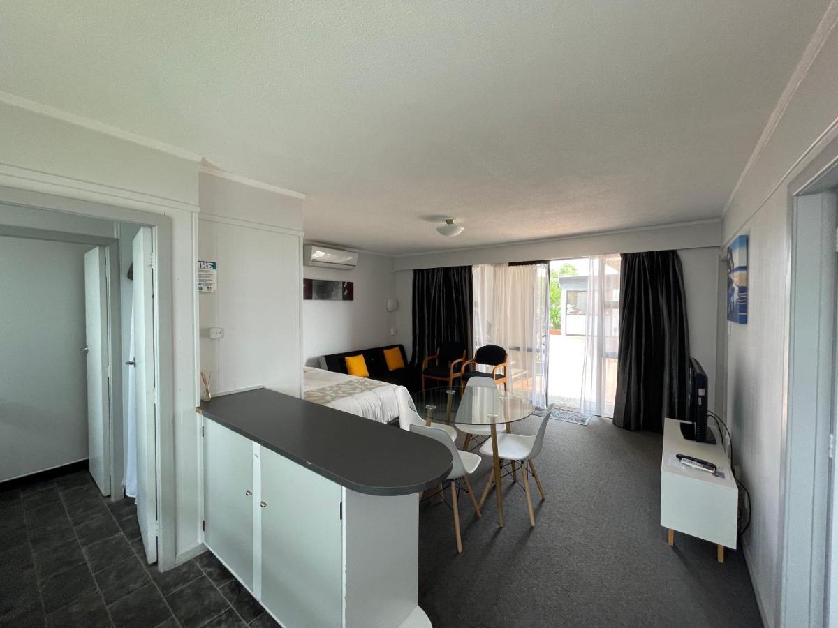 Waikanae Beach Motel Гисборн Экстерьер фото