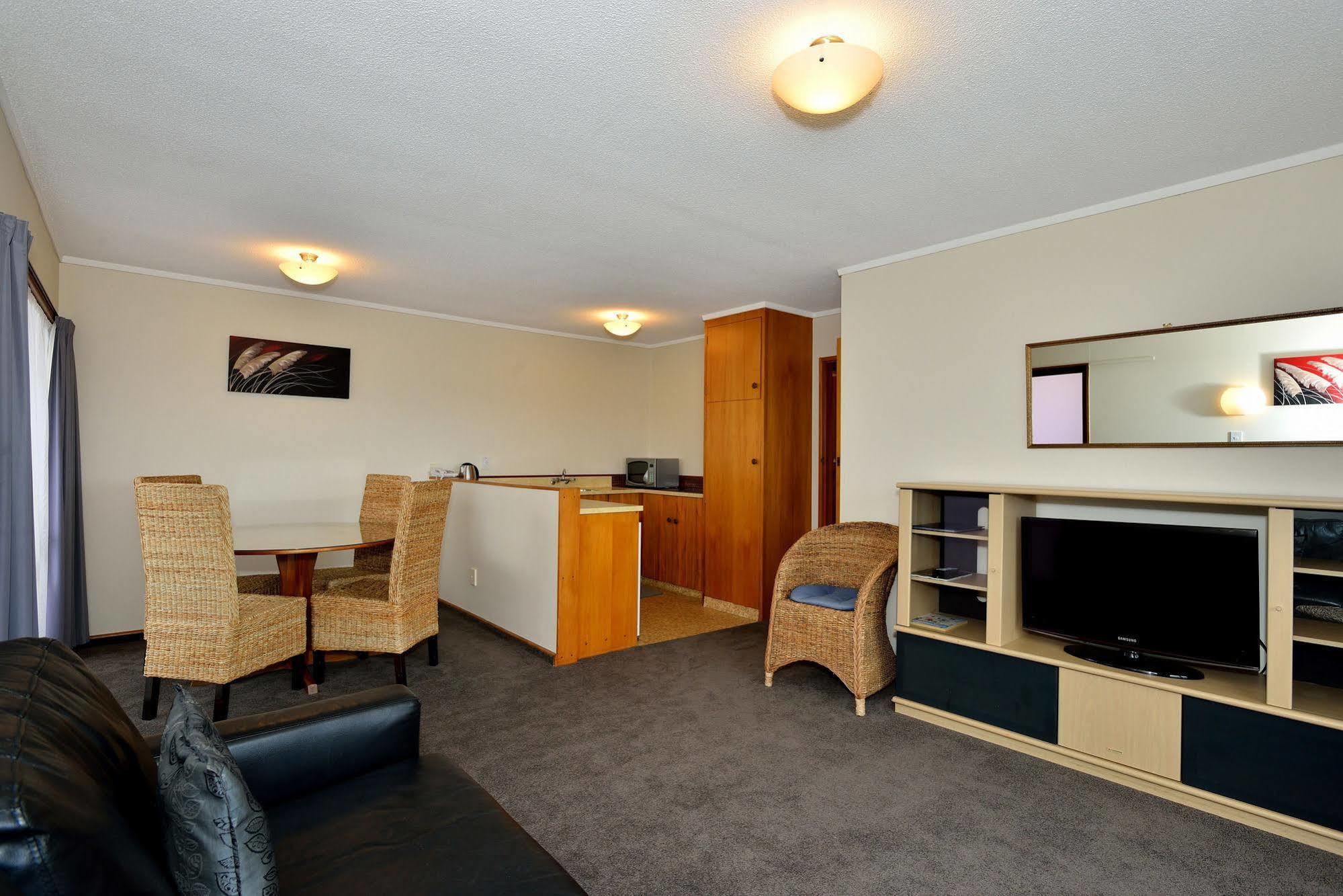 Waikanae Beach Motel Гисборн Экстерьер фото