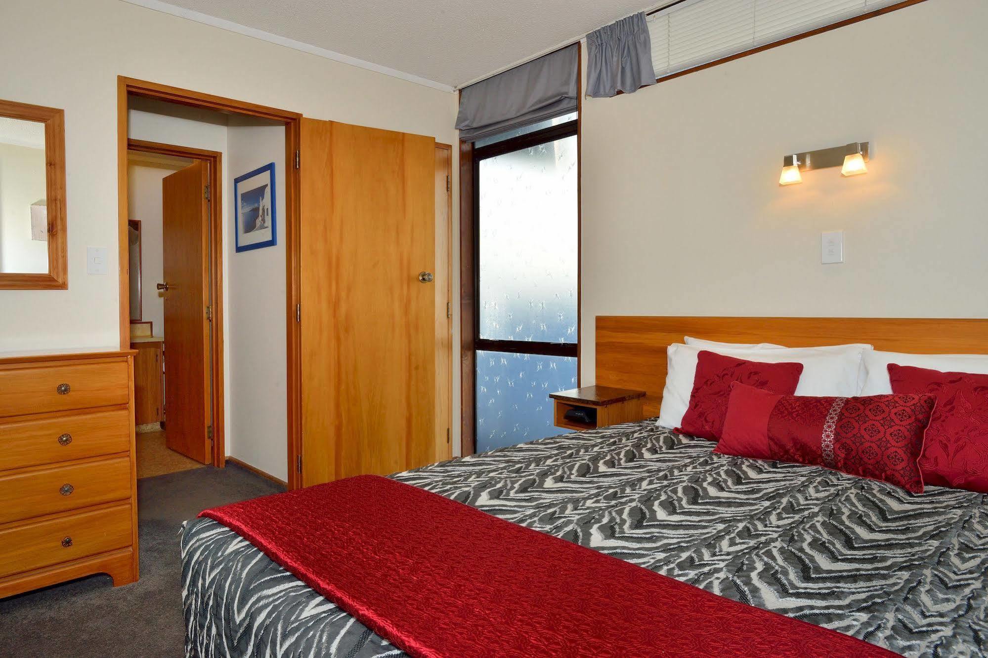 Waikanae Beach Motel Гисборн Экстерьер фото