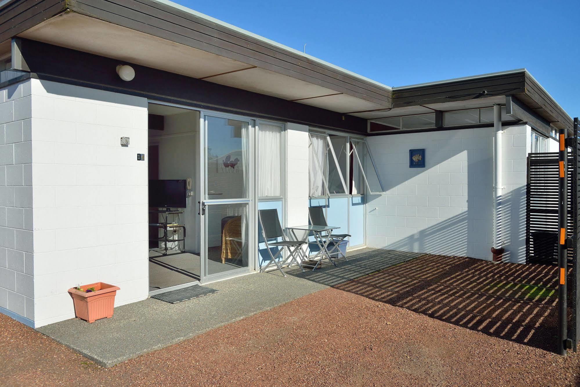 Waikanae Beach Motel Гисборн Экстерьер фото